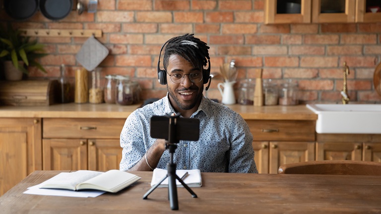 What is user-generated content? How does it help your small business marketing?